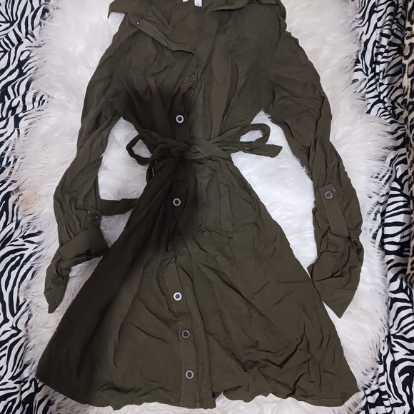 Derek Heart Women tie olive green button Down long shirt - Picture 2 of 10